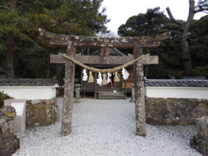 Tourists Banned from Ghost of Tsushima Shrine After “Unforgivable” Act 5 Tourists Banned from Ghost of Tsushima Shrine After “Unforgivable” Act